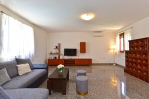 Unclassified image, 4 of 34, button - Apartment 2433/207898 (Istria - Liznjan), 950m from the beach (Liznjan)