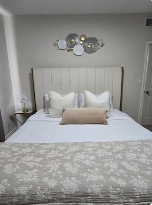 2 chambres, fer et planche à repasser, Wi-Fi, draps fournis
