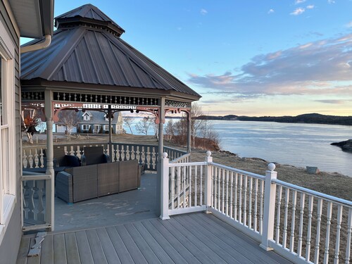 Peaceful Ocean Front Retreat For Quiet People Who Love Natural Beauty