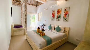 Habitación doble Deluxe, vista al jardín | Escritorio y wifi gratis