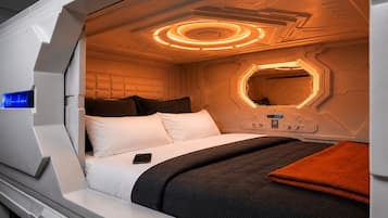 Deluxe Room, City View | Desk, laptop workspace, WiFi (free), bed sheets