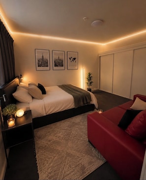 Room, City View | Desk, laptop workspace, WiFi (free), bed sheets