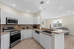 Private kitchen - Home Sweet Home (Miami)
