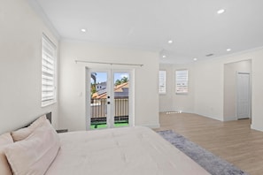 4 habitaciones, tabla de planchar con plancha, wifi y ropa de cama