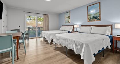 New! Elkhart Lake! Sleeps 4!