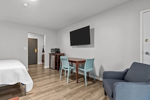 Iron/ironing board, travel cot, WiFi, bed sheets