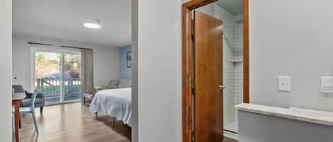 Iron/ironing board, travel crib, WiFi, bed sheets