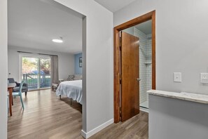 Iron/ironing board, travel cot, WiFi, bed sheets - Resort | Lake View | Sleeps 4 (Elkhart Lake)