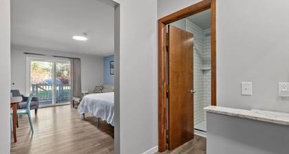 Victorian Inn #118 | King Bed + Full Sleeper Sofa