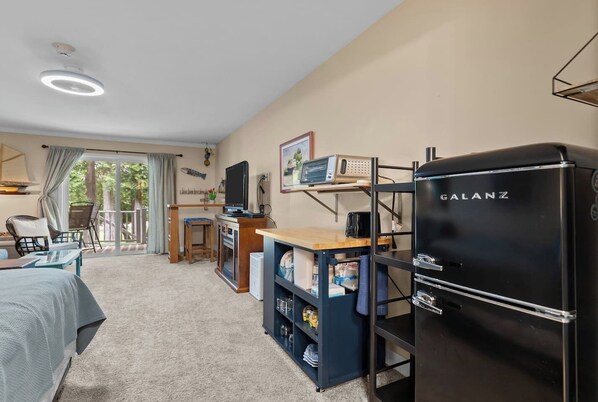 Iron/ironing board, travel crib, WiFi, bed sheets