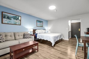 Iron/ironing board, travel cot, WiFi, bed sheets - Waterfront! Outdoor Pool! Game Room! Sleeps 4! (Elkhart Lake)