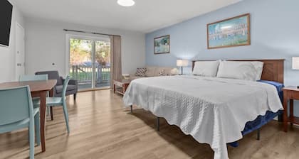 Victorian Inn #120 | King Bed + Full Sleeper Sofa