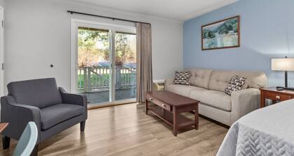 Victorian Inn #120 | King Bed + Full Sleeper Sofa