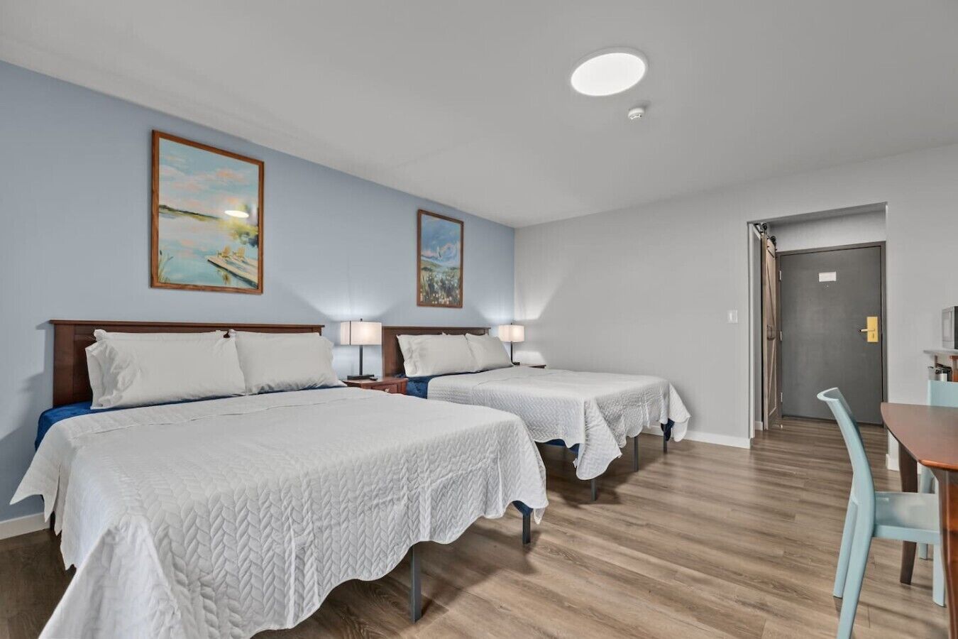 Iron/ironing board, WiFi, bed sheets