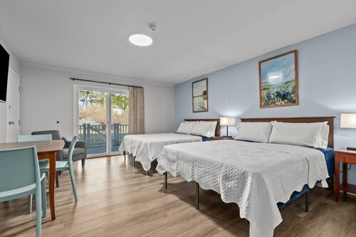 Victorian Inn #245 | 2 Queen Beds