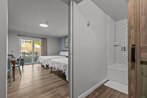 Iron/ironing board, travel cot, WiFi, bed sheets - Lake View | Game Room | Sleeps 4 (Elkhart Lake)
