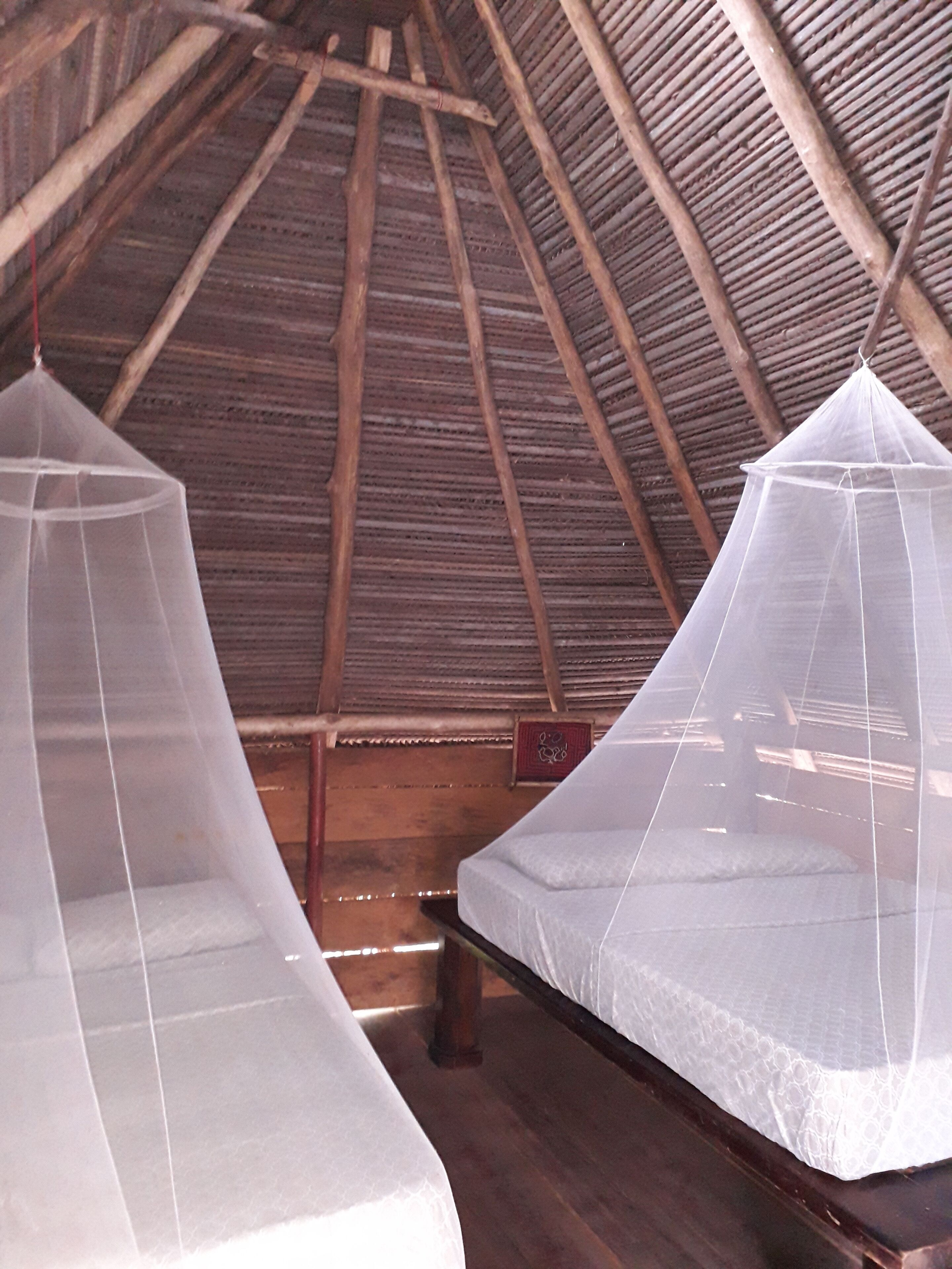 4 quartos, Wi-Fi de cortesia, roupa de cama