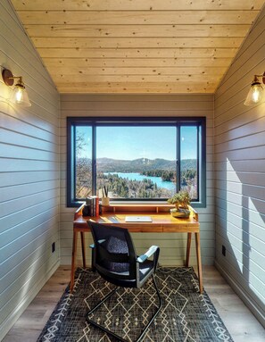 Interior - 3-BEDROOM, 3-BATH ARCHITECTURAL MARVEL IN LAKE ARROWHEAD (Lake Arrowhead)