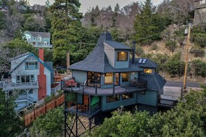Exterior - 3-BEDROOM, 3-BATH ARCHITECTURAL MARVEL IN LAKE ARROWHEAD (Lake Arrowhead)