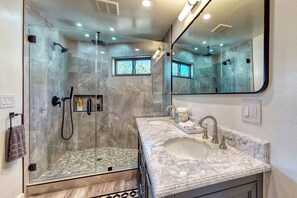 Shower, hair dryer, towels, soap - 3-BEDROOM, 3-BATH ARCHITECTURAL MARVEL IN LAKE ARROWHEAD (Lake Arrowhead)