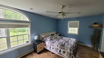 3 bedrooms, iron/ironing board, WiFi, bed sheets