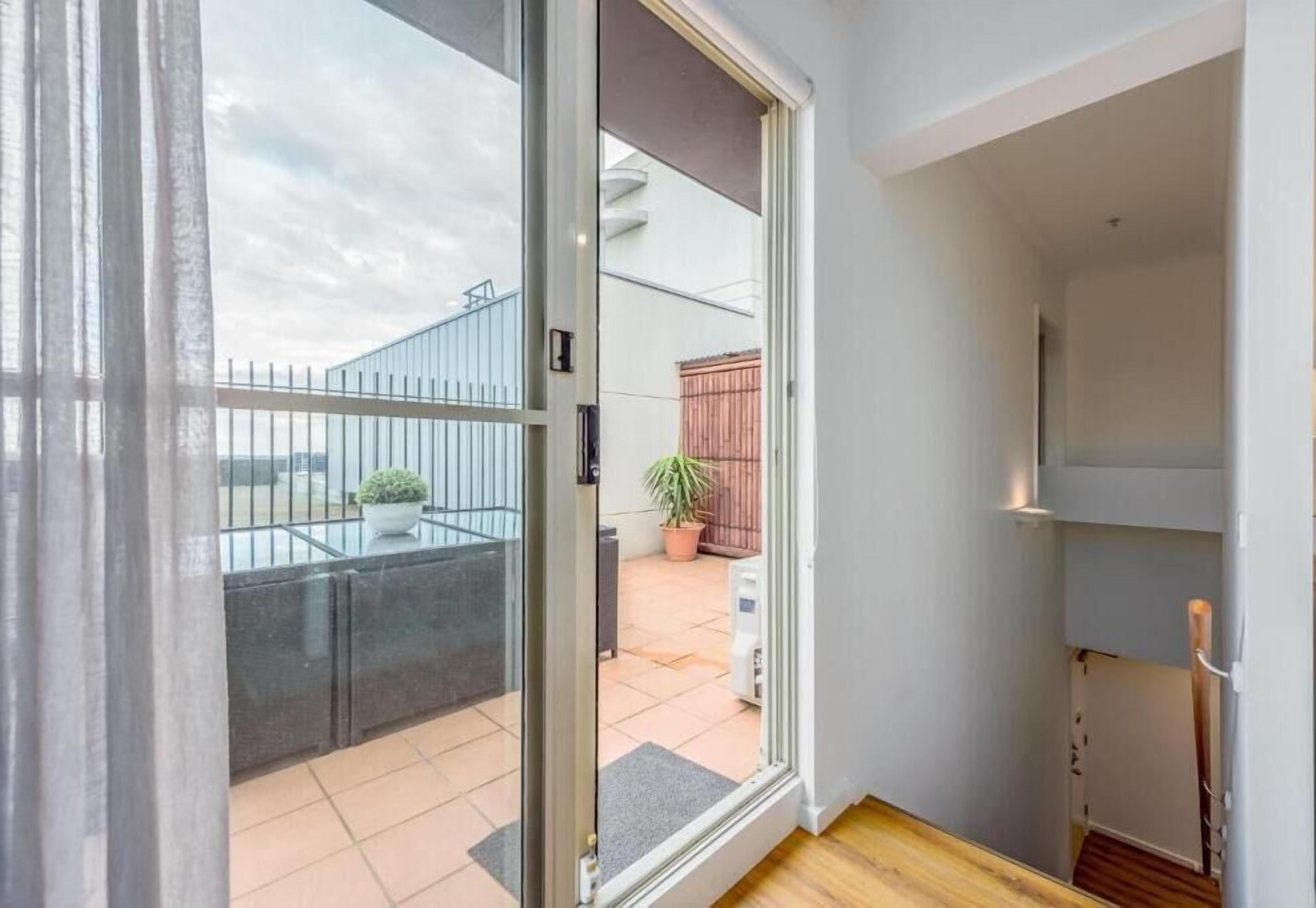 Deluxe Apartment, Balcony, City View | Interior