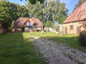 Exterior - Gute Stube – Vacation Rental in a Courtyard Dating Back to 1876 | 2–5 Guests | Quiet & Dog-Friendly (Saal)