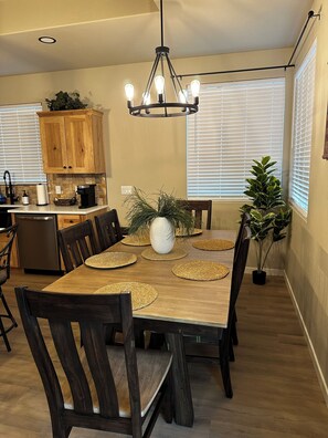 Dining - 3-bedroom brand new house in lovely Grand Junction with majestic Mesa views (Grand Junction)