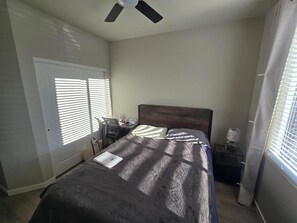 Iron/ironing board, WiFi, bed sheets - 3-bedroom brand new house in lovely Grand Junction with majestic Mesa views (Grand Junction)