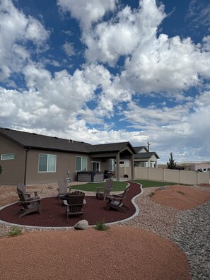 Exterior - 3-bedroom brand new house in lovely Grand Junction with majestic Mesa views (Grand Junction)