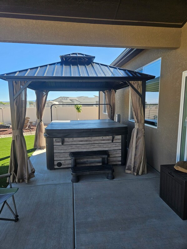 Terrace/patio - 3-bedroom brand new house in lovely Grand Junction with majestic Mesa views (Grand Junction)