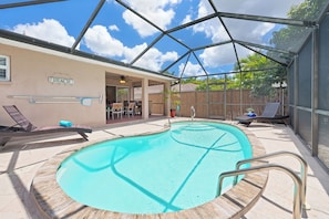 A heated pool - 🏖️ New listing Bamboo Escape | Pool • Minutes to Vanderbilt Beach (Naples)