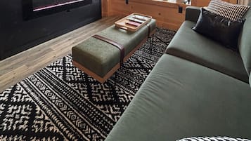 TV connectée, jeux vidéo, lecteur de DVD, livres