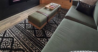NEW Fun Filled Retreat in Jasper! Pickleball, Pool Table, Arcade Games, Bunkroom