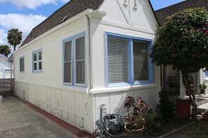 Exterior -  Peaceful 3-bedroom house with AC in Beautiful Hanchett Park Area (San Jose)