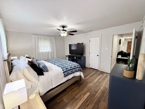 4 bedrooms, iron/ironing board, WiFi, bed sheets - The Southern Haven- Cozy and Spacious! (Brownwood)