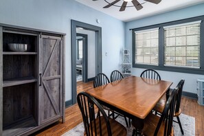 Dining - The Downtown, Stay in the Heart of Mossy Creek (Jefferson City)