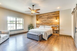 7 slaapkamers, een strijkplank/strijkijzer, wifi, beddengoed
