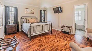 3 habitaciones, escritorio, tabla de planchar con plancha y wifi gratis