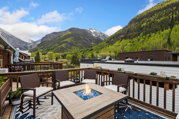 Outdoor dining - Spruce Street Lookout | 3BR Telluride Townhouse + Stunning Valley Views (Telluride)