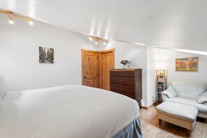 Desk, iron/ironing board, free WiFi, bed sheets - Spruce Street Lookout | 3BR Telluride Townhouse + Stunning Valley Views (Telluride)