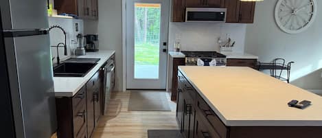 Coffee/tea maker, fridge, microwave, oven