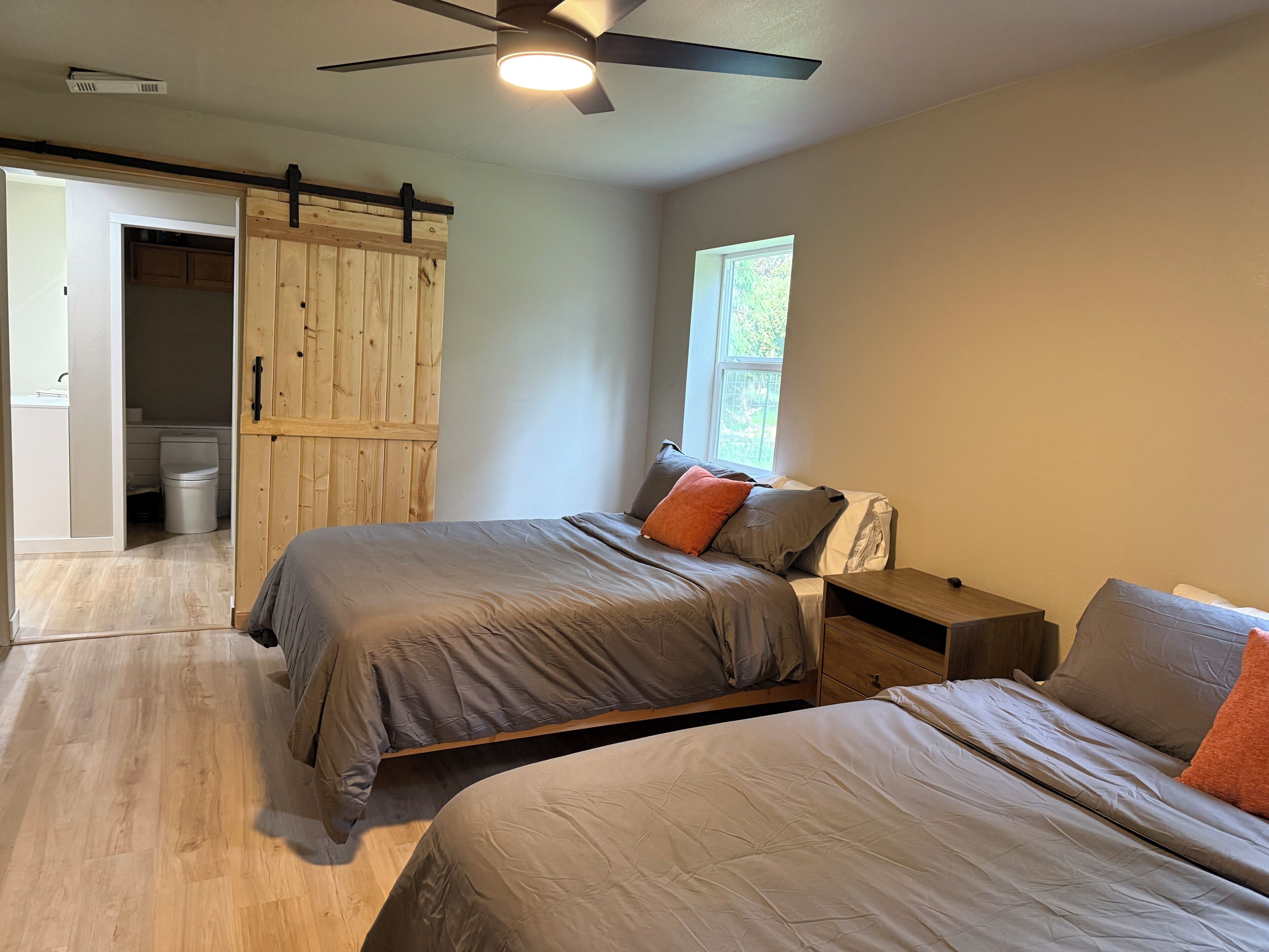 2 Schlafzimmer, Schreibtisch, kostenloses WLAN, Bettwäsche
