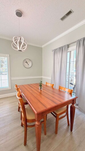 Dining - Cozy Myrtlewood Condo 1st Floor + Pool (Myrtle Beach)