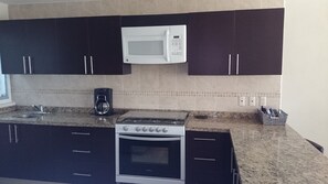 Private kitchen - Spacious, comfortable, quiet, pet friendly, Acapulco's Diamante zone. (Acapulco de Juárez)