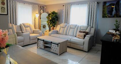 Cozy & convenient 3-bedroom stay just outside downtown