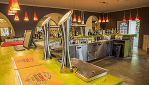 Bar (en la propiedad)