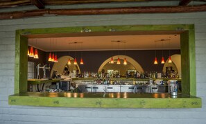 Bar (on property) - Damara Mopane Lodge (Khorixas)