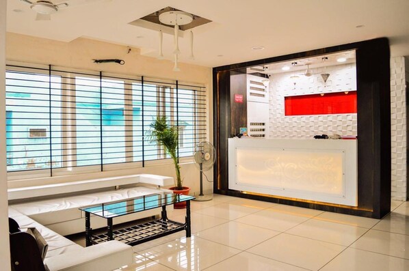 Lobby - Hotel Crystal Inn Best 3 Star Hotel In Ujjain (Ujjain)