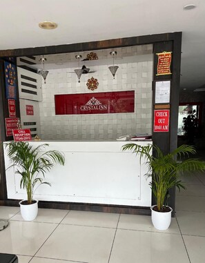 Lobby - Hotel Crystal Inn Best 3 Star Hotel In Ujjain (Ujjain)
